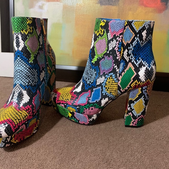 BLUE & GREEN SNAKE SORBET PLATFORM BOOTS- SIZE 9 - Picture 3 of 6